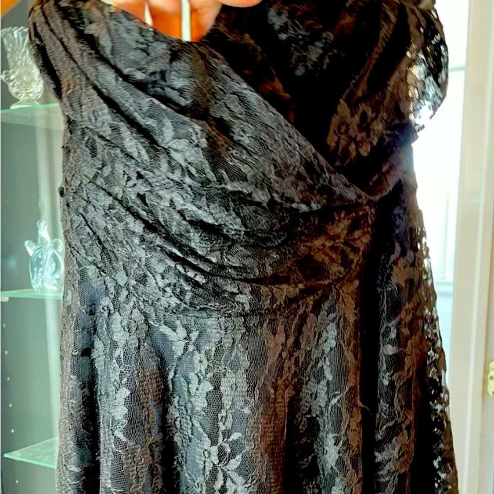 Black sleeveless dress